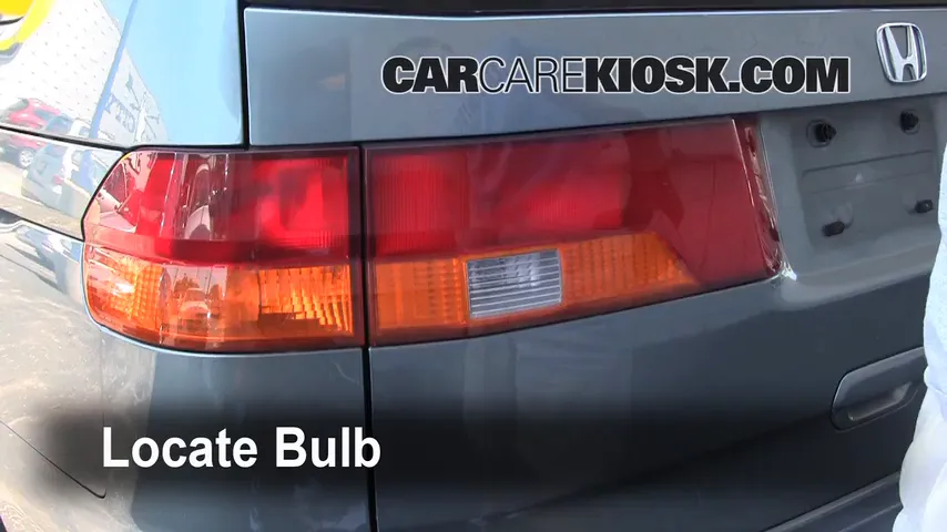 2002 Honda Odyssey EX 3.5L V6 Lights Turn Signal - Rear (replace bulb)
